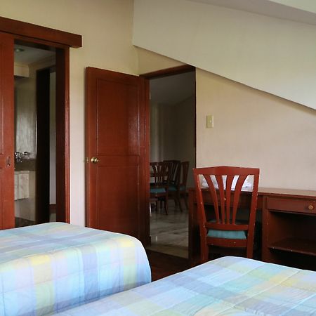 Sunrise Holiday Mansion Тагайтай Экстерьер фото