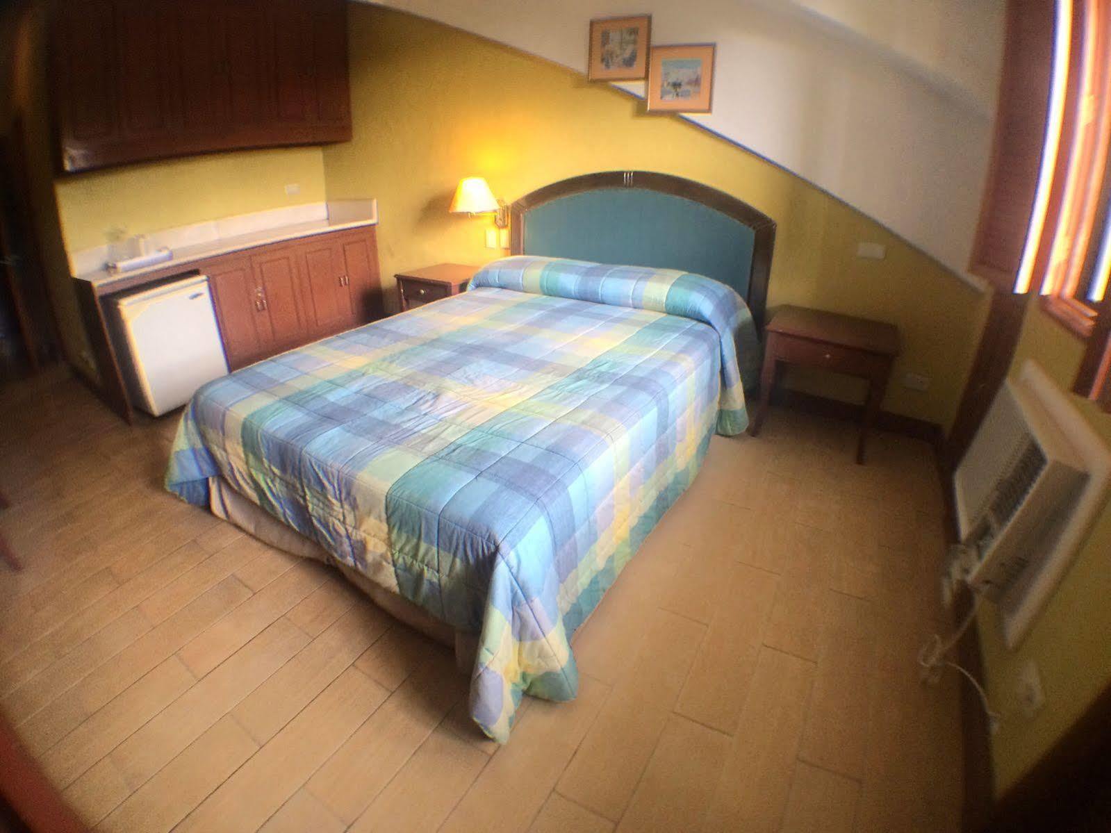 Sunrise Holiday Mansion Тагайтай Экстерьер фото