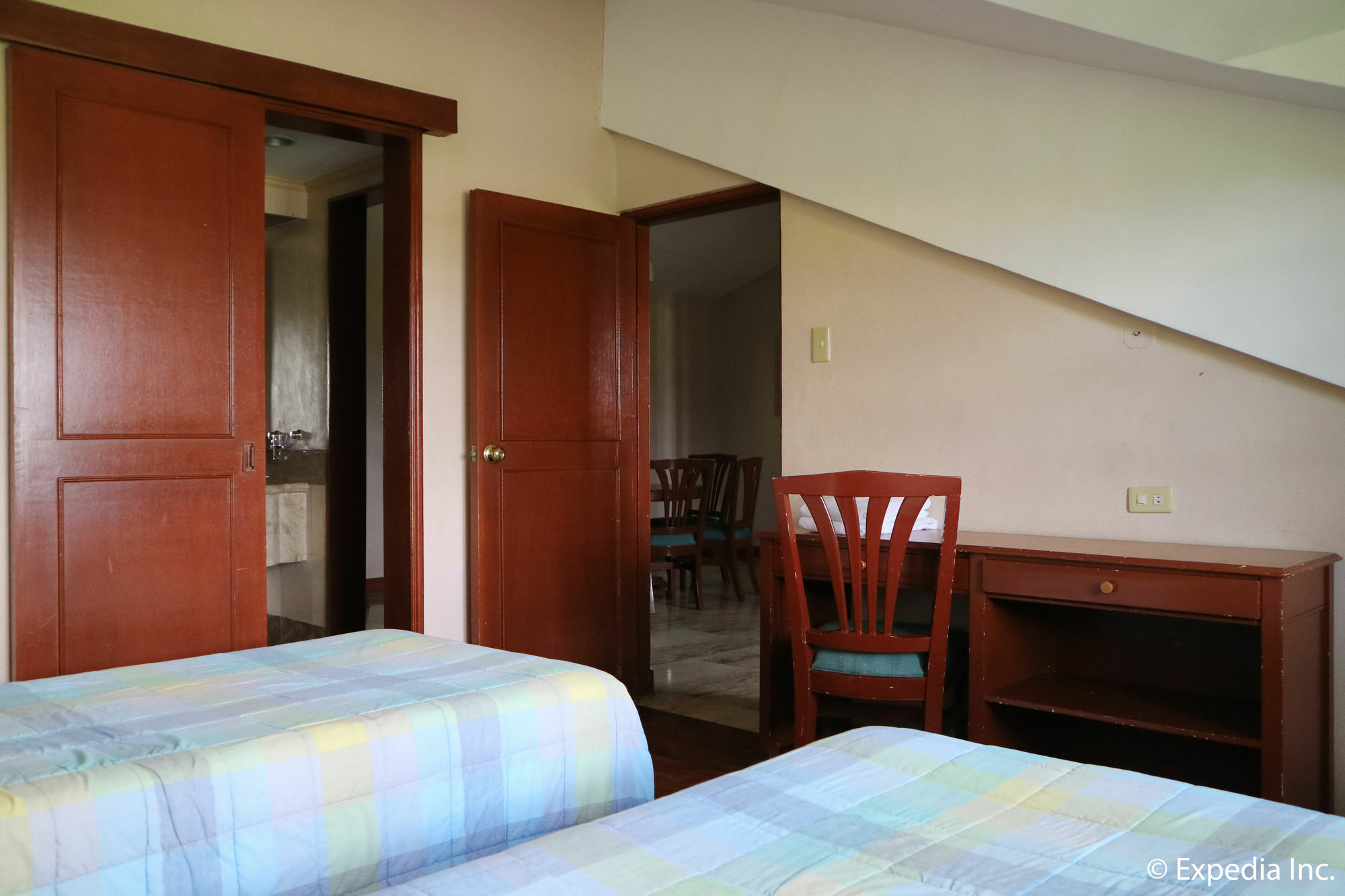 Sunrise Holiday Mansion Тагайтай Экстерьер фото