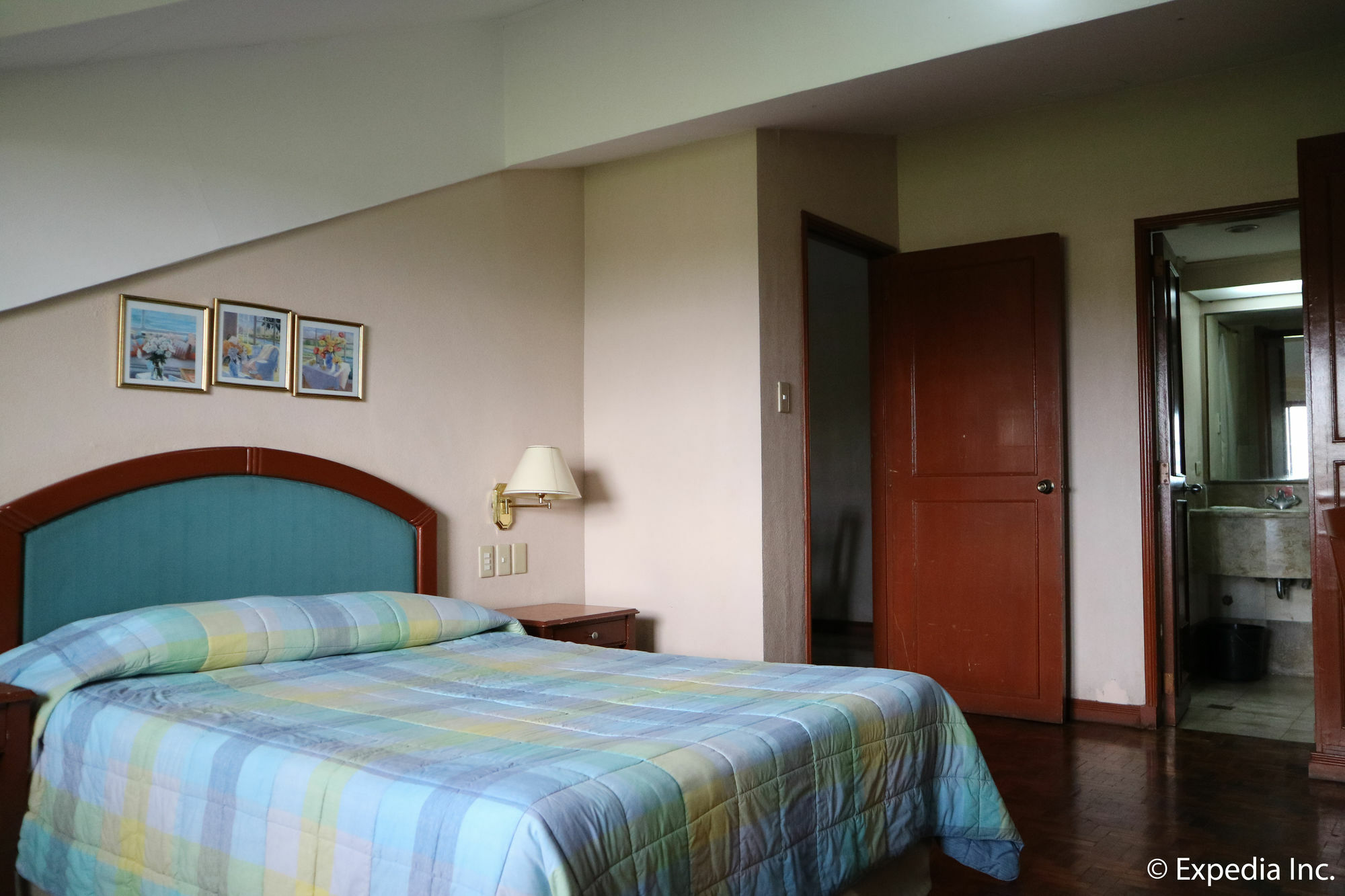 Sunrise Holiday Mansion Тагайтай Экстерьер фото