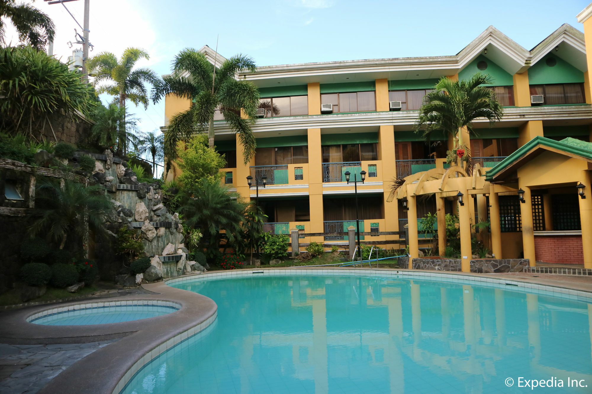Sunrise Holiday Mansion Тагайтай Экстерьер фото